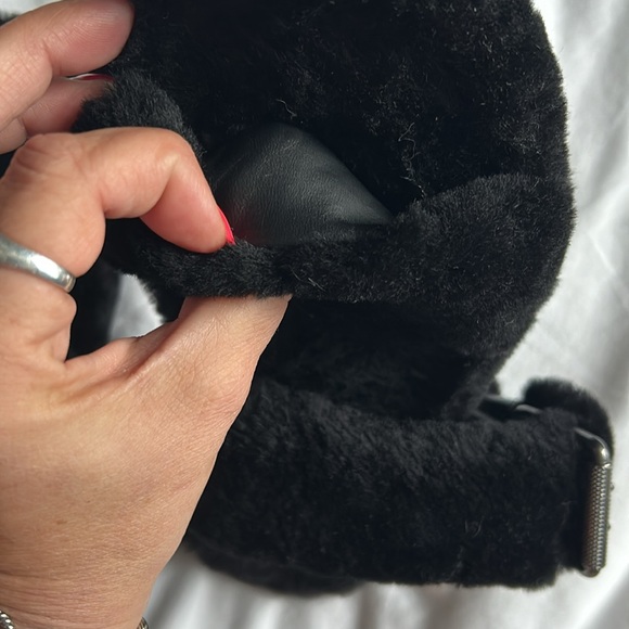 UGG ‘FUZZ YEAH’ SHEEPSKIN SLIDE/SLIPPERS - SIZE 9 - Picture 12 of 14